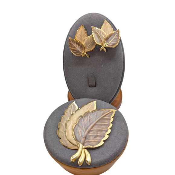 Gold Tone Metal & Neutral Painted Autumn Leaves Brooch & Pierced Earring Set - Picture 7 of 9